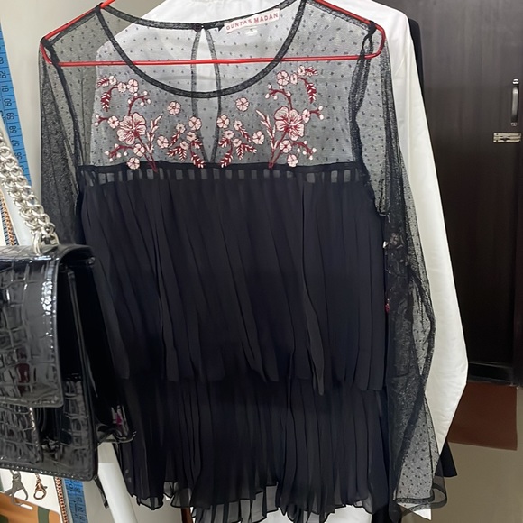 Guntas Madan beautiful sheer top - Picture 8 of 9